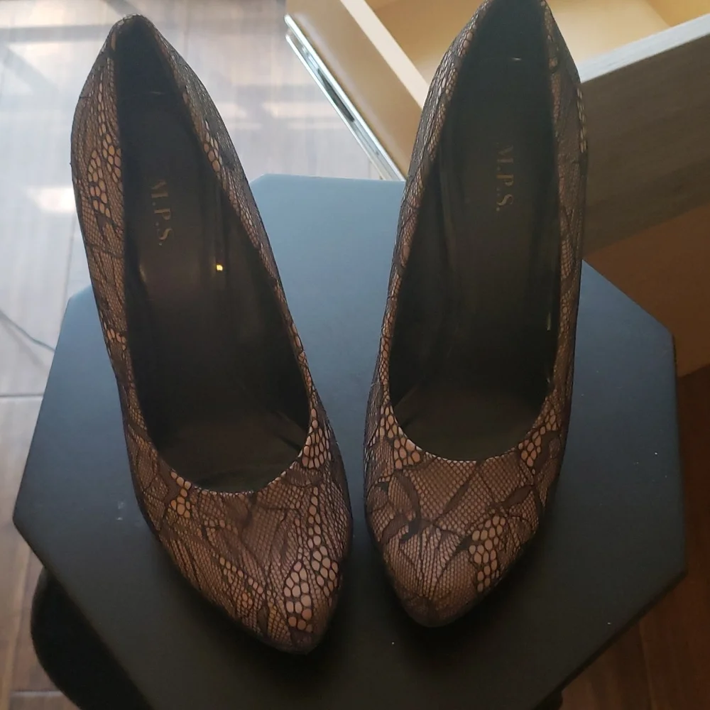 Shoes - Picture 5 of 6